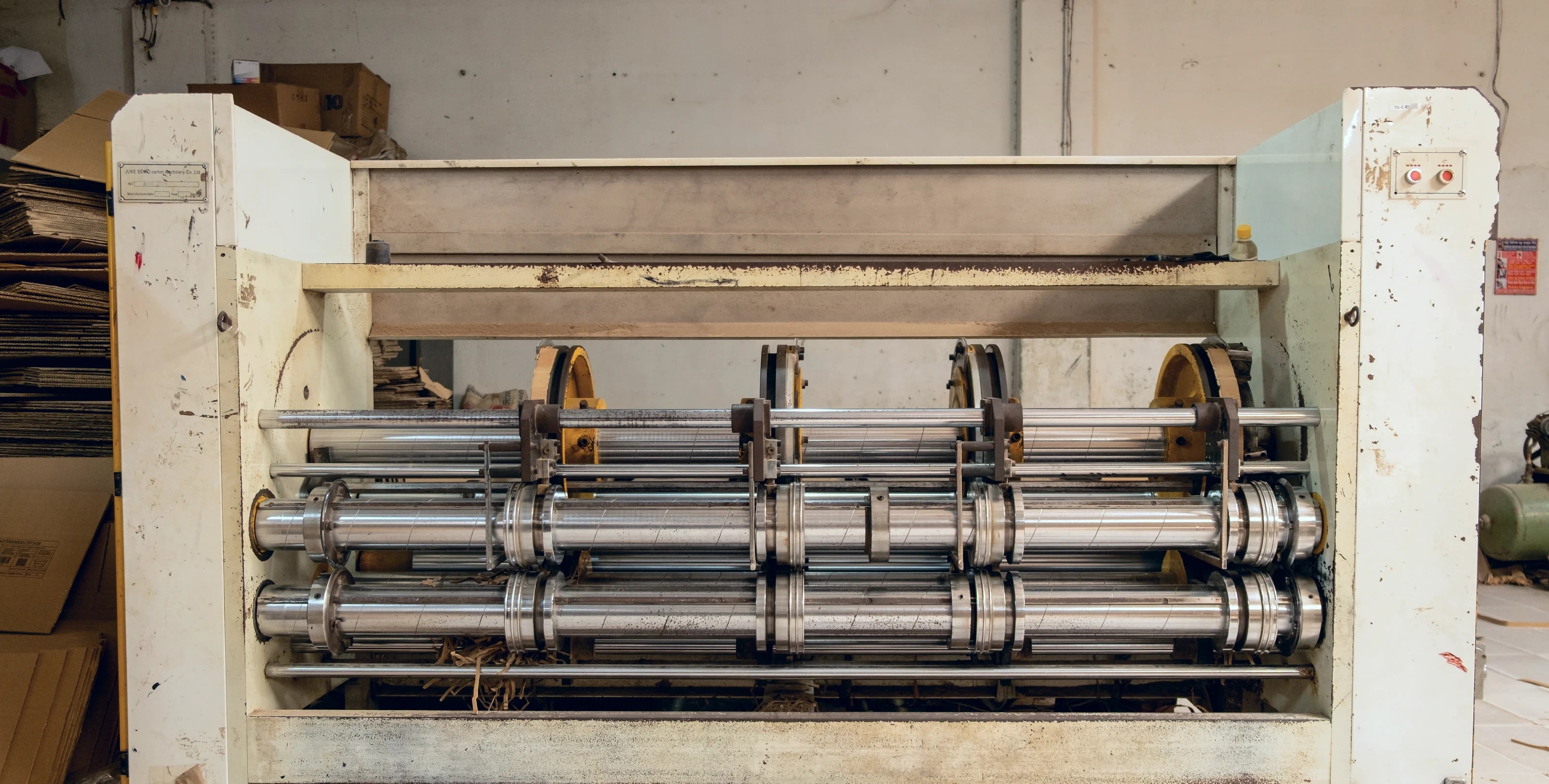 The slotting and creasing machine seen square on, its shafts and cutting heads across the width of the frame